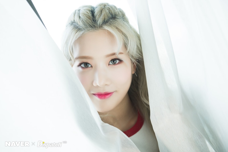 Asian, LOONA, Kim Lip, human face, headshot, blond hair, indoors, 1080P, smiling, front view, lifestyles, portrait, close-up, real people, one person