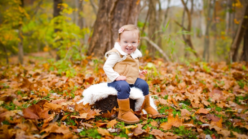 mother, leaf, baby, portrait, grass, outdoors, person, man, child, parenthood, blond hair, babyhood, lifestyle, adult, 4K, full length, little, family