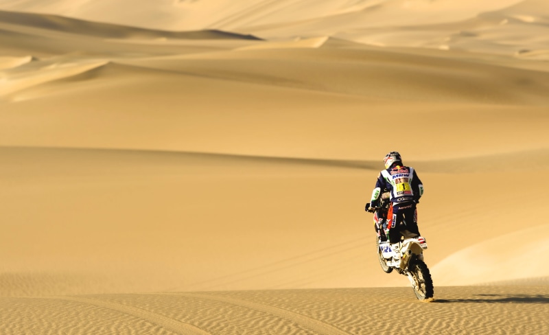 full length, healthy lifestyle, speed, Sand, Day, Motorcycle, leisure activity, landscape, Rally, bike, bicycle, motion, Dakar, ride, outdoors, dirt, nature