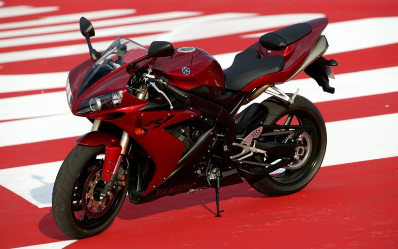 helmet, sports helmet, motorcycle racing, Motorcycles, speed, headwear, bike, riding, land vehicle, red, transportation, stationary, r, motorsport, sports race
