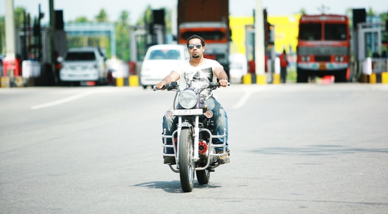 shirt, full length, motorcycle, riding, Motorcycles, enfield, crew, motor scooter, neck, motor vehicle, white, one person, travel, men, mode of transportation