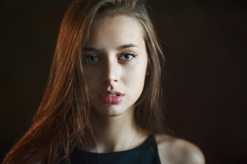 simple background, blue eyes, model, portrait, women, brunette, 1080P, Maxim Maximov, face, Olesya Grimaylo