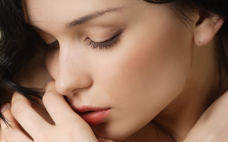 headshot, innocence, beautiful woman, young adult, human body part, closed eyes, human lips, close-up, adult, real people, young women, hand, child, human hand