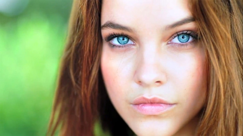 eye, face, long hair, human face, portrait, hairstyle, teenager, contemplation, close-up, adult, one person, women, front view, looking at camera, hair