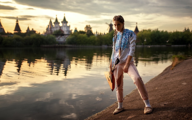 Ksenia Kokoreva, Yuriy Lyamin, women outdoors, 1080P, women, pigtails, river, balalaika (instrument), portrait
