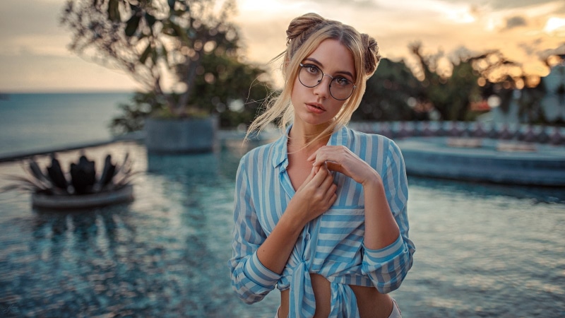 belly, hairbun, swimming pool, shirt, no bra, glasses, Ksenia Kokoreva, tanned, Yuriy Lyamin, sunset, 720P, women with glasses, face, brunette, women