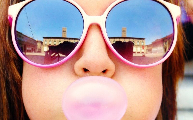 women with shades, reflection, self portraits, women, 2K, bubble gum