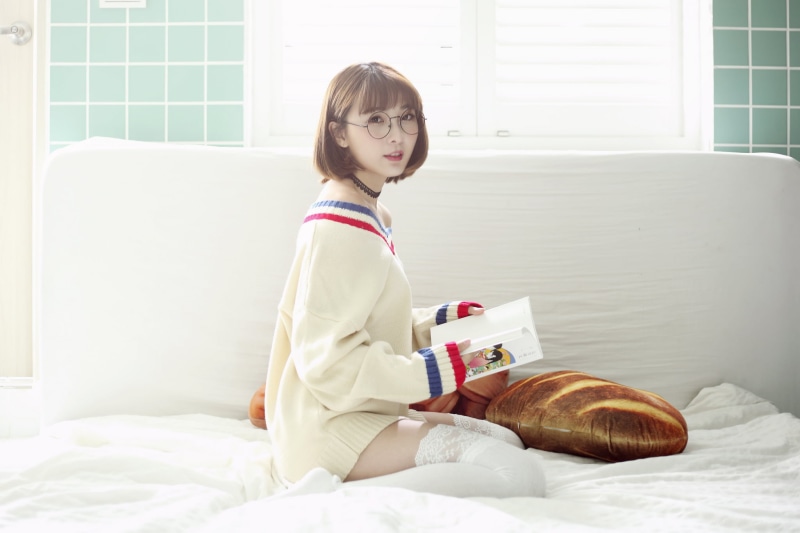 in bed, brunette, books, indoors, women, 1080P, kneeling, white stockings, pillow, sweater, stockings, side view, fake glasses, women indoors, looking at viewer