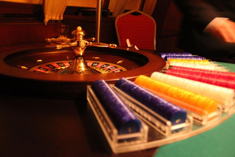 focus on foreground, Bank, rien ne va plus, Casino, Play, illuminated, choice, selective focus, Roulette, arts culture and entertainment, Game, night, no People