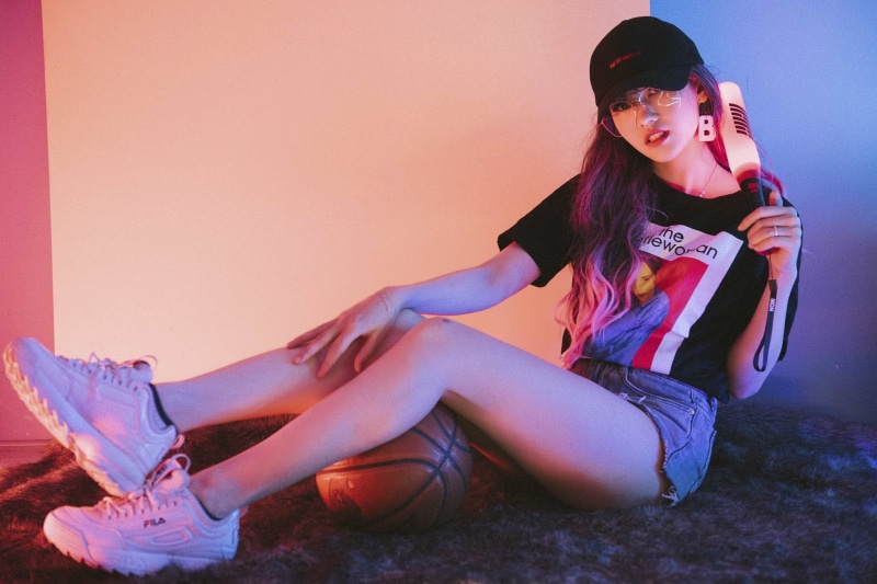 indoors, Asian, full length, lifestyles, looking at viewer, model, sneakers, casual clothing, T-shirt, young adult, women indoors, women, fashion, 1080P
