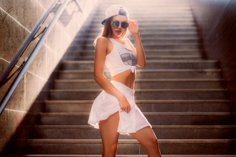 women outdoors, baseball caps, sunglasses, tanned, 2K, T-shirt, women, skirt, blonde, stairs, belly