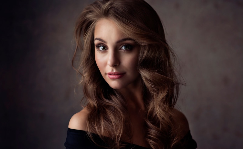 indoors, hairstyle, luxury, face, beautiful people, simple background, beauty, beautiful woman, women, studio shot, young adult, front view, one person
