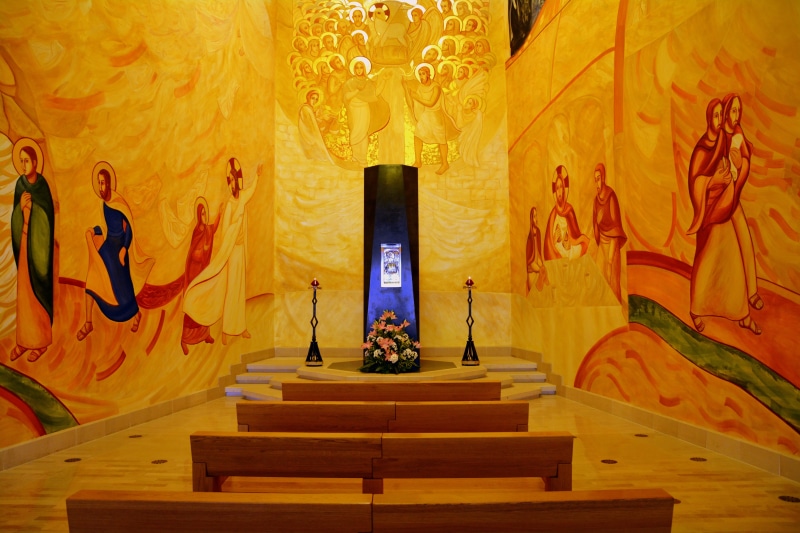 statue, mural, puglia, architecture, desks, san giovanni rotondo, religion, church, human representation, belief, male likeness, spirituality, sculpture