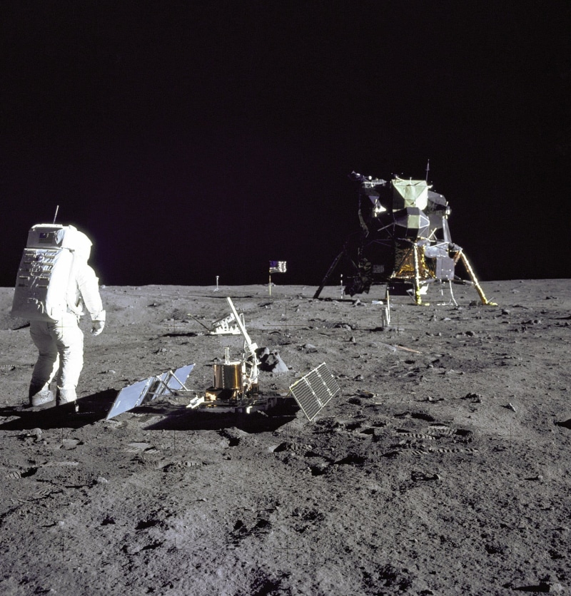 damaged, astronaut, men, abandoned, aggression, transportation, nature, copy space, white, outdoors, Moon, shirt, clear sky, Apollo, industry, 720P, construction industry