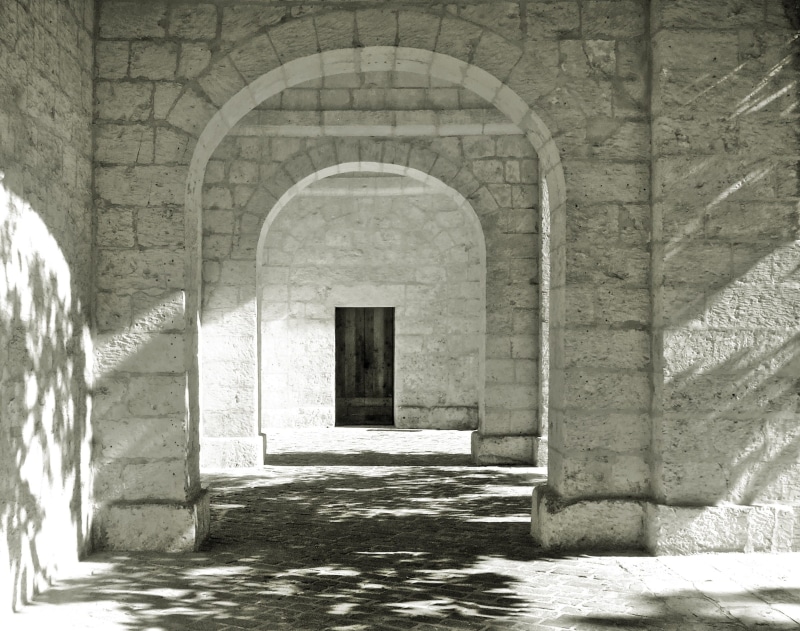 day, church, heritage, colonnade, the way forward, sunlight, black, town, wall - building feature, architectural, the past, building exterior, mellieha