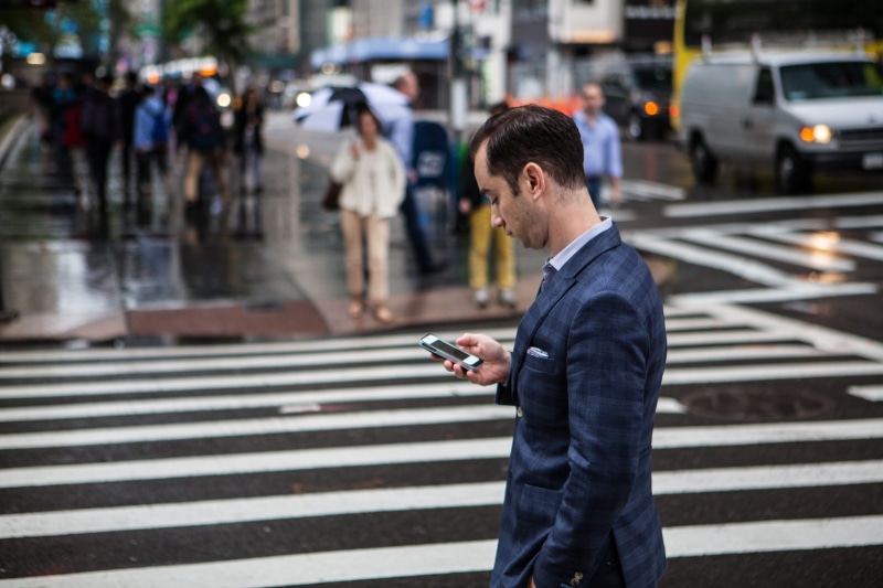 men, manhattan, rainy day, traffic, york, phone, urban Scene, city, people, portable information device, street, checks, New York City, uSA, rainy, 4K