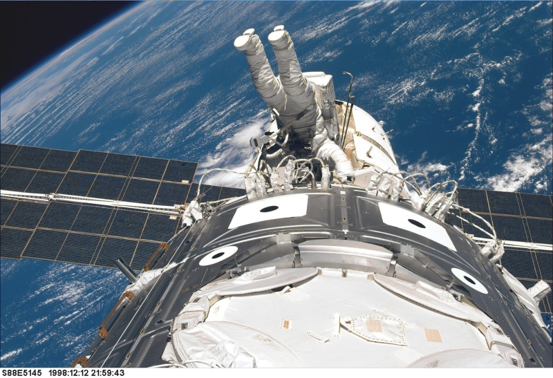 1080P, tether, Astronaut, space station, day, ship, mid-air, extravehicular activity, freight transportation, motion, flying, yacht, shipping, Spacewalk