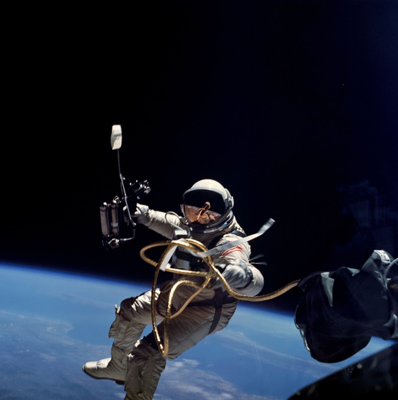 sports helmet, suit, white, 4K, nature, space-walk, astronaut, young men, men, performance, pack, helmet, alone, oxygen, space, full length, one person