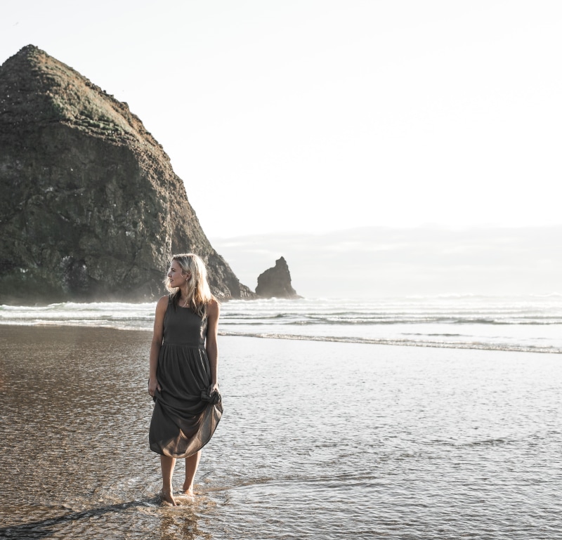 women, ocean, one woman only, standing, sleeveless, day, nature, scenics - nature, 2K, adults only, water, photo, one person, sky, horizon over water