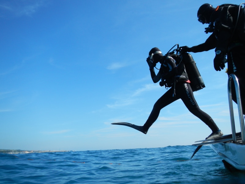 body, adult, sky, men, diving equipment, diving, adventure, two people, people, leisure activity, lifestyles, preparing, horizon over water, person, 4K