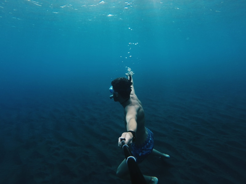 outdoors, underwater diving, underwater, aquatic sport, person, undersea, body, one person, scuba diving, male, exploration, bubble, swimming, leisure activity