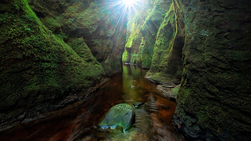 canyon, solid, no people, rock, gorge, stream, mossy, day, land, sunbeam, nature, stirling, wilderness, ravine, lens flare, sun ray, druid, formation, tree
