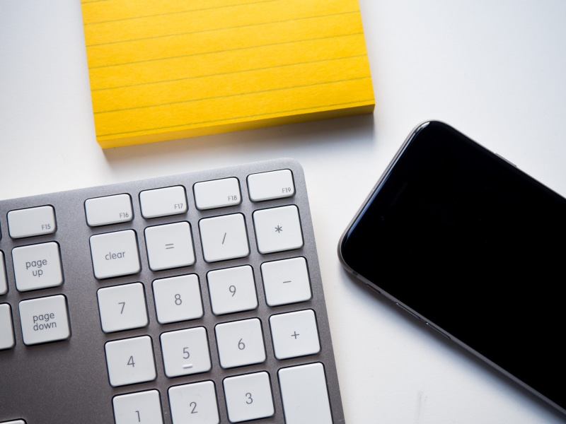 Note, equipment, Getting Work Done, portable information device, modern, close-up, Business, 4K, indoors, computer, message, table, computer network, iphone