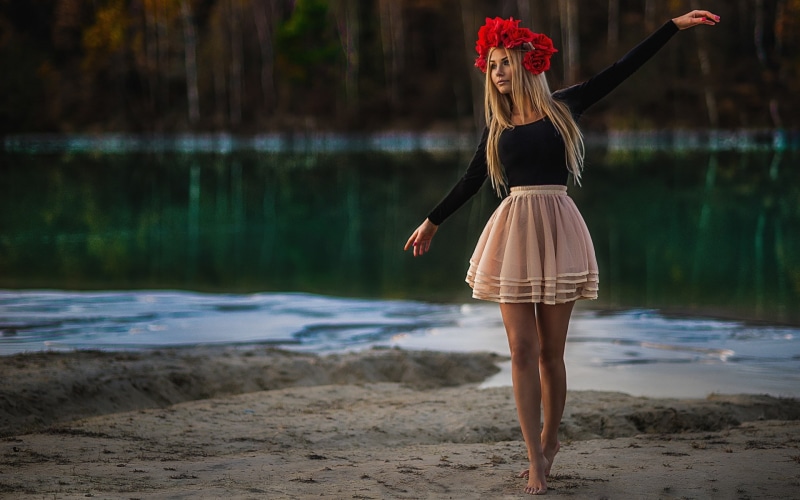 focus on foreground, beauty, women, nature, leisure activity, young women, hairstyle, adult, full length, water, real people, land, girl pic 1920x1200