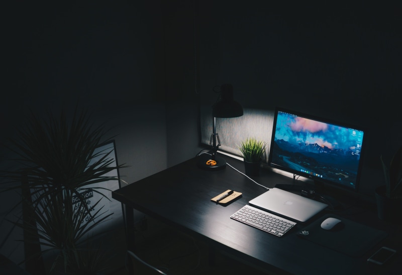 computer monitor, dark, keyboard, apple, computer equipment, screen, furniture, connection, lighting equipment, business, electric lamp, wireless technology