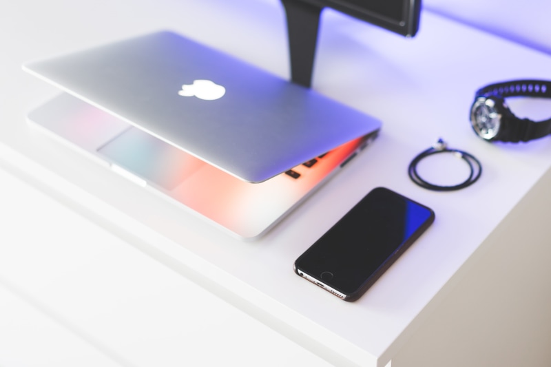business, white, minimalist, sleek, corporate business, homeoffice, smartphone, lancer, 4K, gear, setups, setup, home, mobile phone, computer, screen
