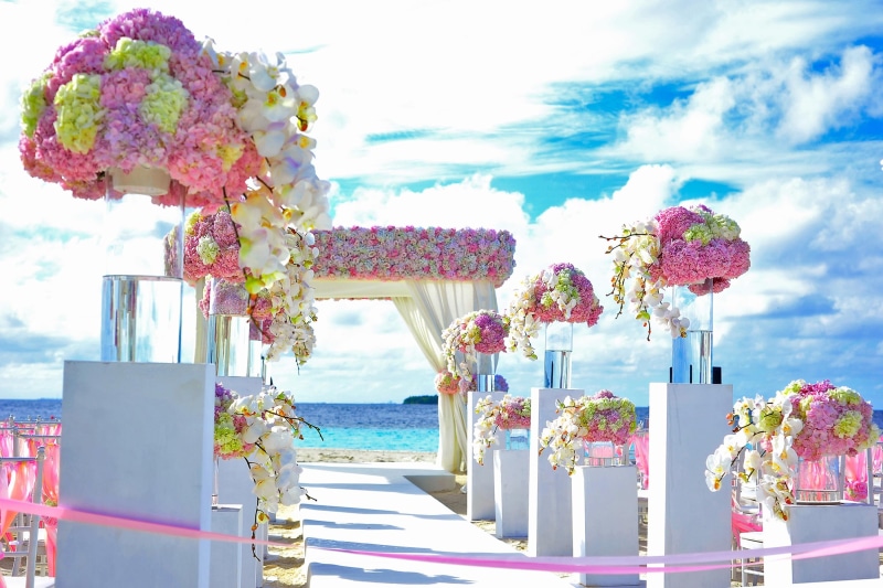 flower arrangement, beauty in nature, daylight, pink color, ocean, flower, flower head, beach, decor, vases, landscape, bouquet, nature, resort, 2K, beach wedding