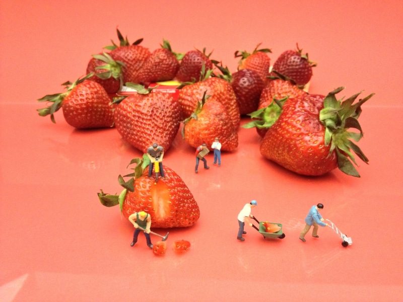 Berry, strawberry, Setup, gourmet, image, red, picture, Hancock, organic, cc, wooden table, 5k, pink, JD, fruit, food, freshness, photo, wooden, 2K, ripe