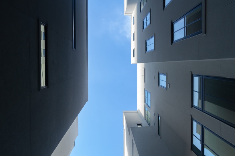 sunlight, clear sky, contemporary, houston, no people, day, clean, white color, building exterior, building, nature, apartment, grey, window, wall - building feature
