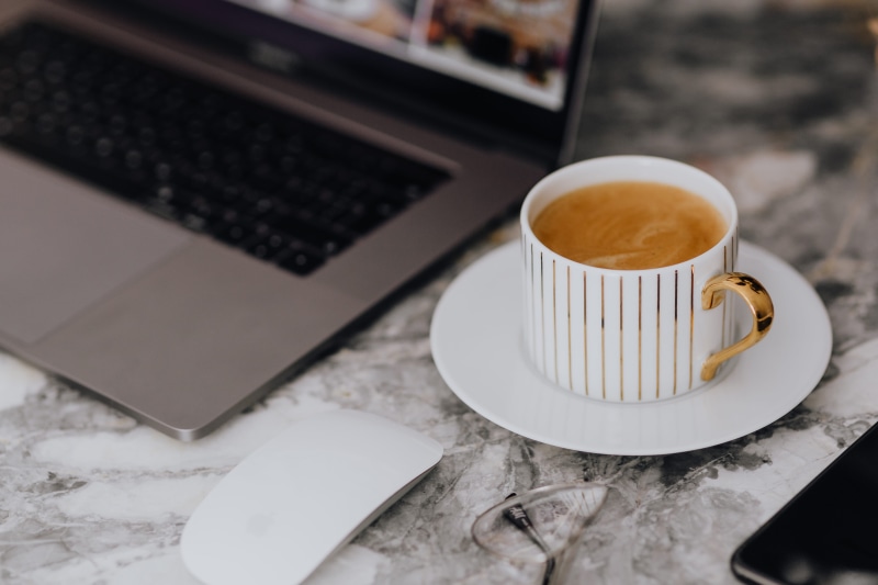 macbook, technology, cup of coffee, workspace, indoors, coffee - drink, connection, no people, cup, latte, coffee cup, 4K, drink, marble, laptop, table