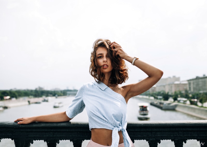 casual clothing, one person, adult, 2K, beautiful woman, built structure, young women, outdoors, real people, women outdoors, hair, tanned, women, nature