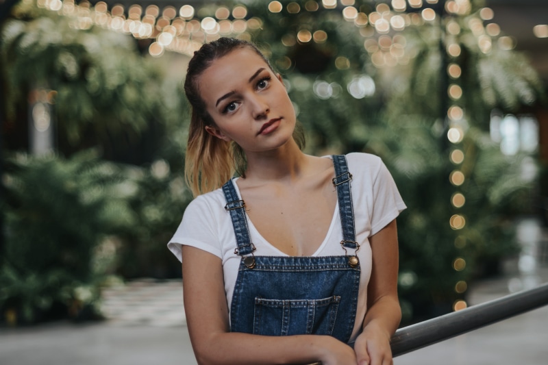 beautiful woman, head tilt, casual clothing, women, woman, denim overall, photography, young women, overall, leaning, one person, overalls, hairstyle, hair