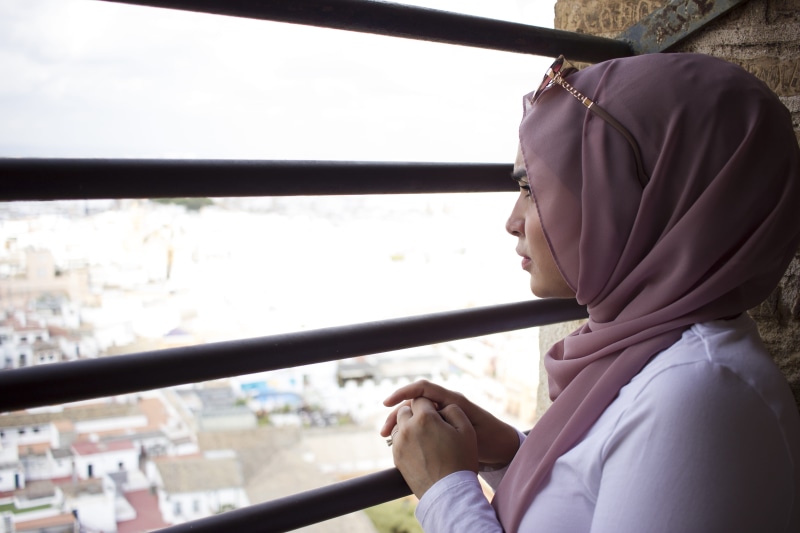 islam, window, real people, muslim, contemplation, mode of transportation, clothing, 5K, banister, lifestyles, neck, headshot, person, day, handrail, looking