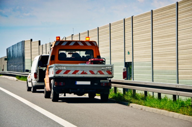shoulder, safety, behind, dropside, safe belt, street, rail, the back of the car, brake light, outdoors, hand, 4K, stop, vehicle, near, help, truck, roadside assistance