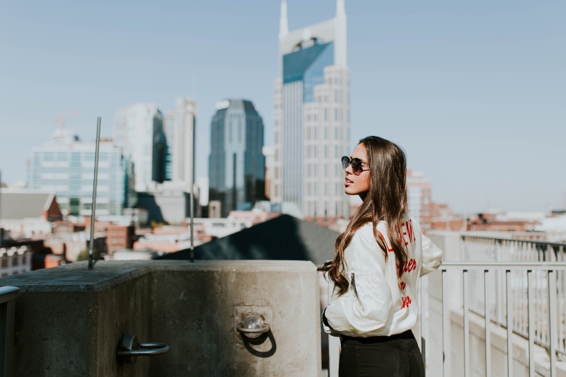 young Women, front, cheerful, 5K, sky, architecture, office building exterior, smiling, selective focus, hair, building exterior, real people, photography