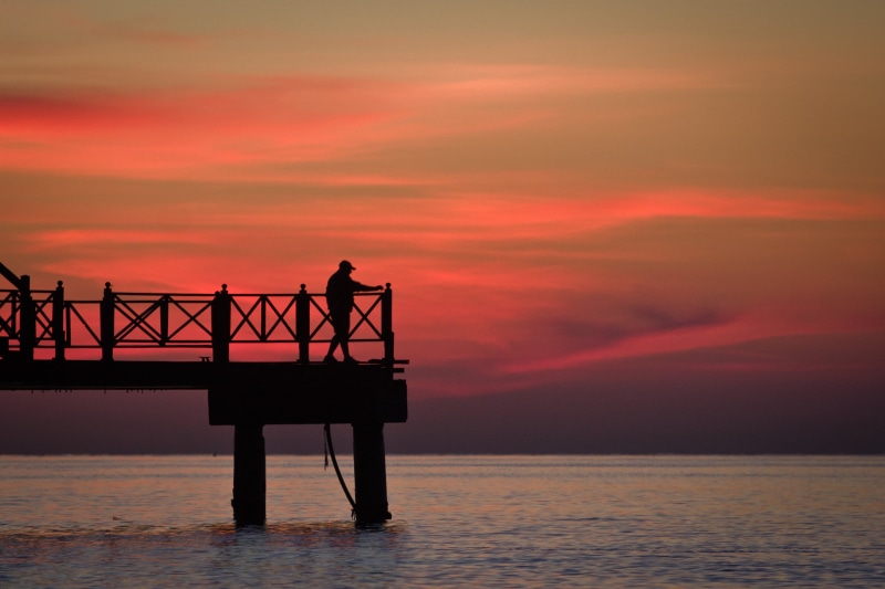 photographer, hombre, person, sunrise - Dawn, fotografia, morning, mar, photo, standing, agua, foto, colors, sea  water, dock, mañana, nature, pic, baranda