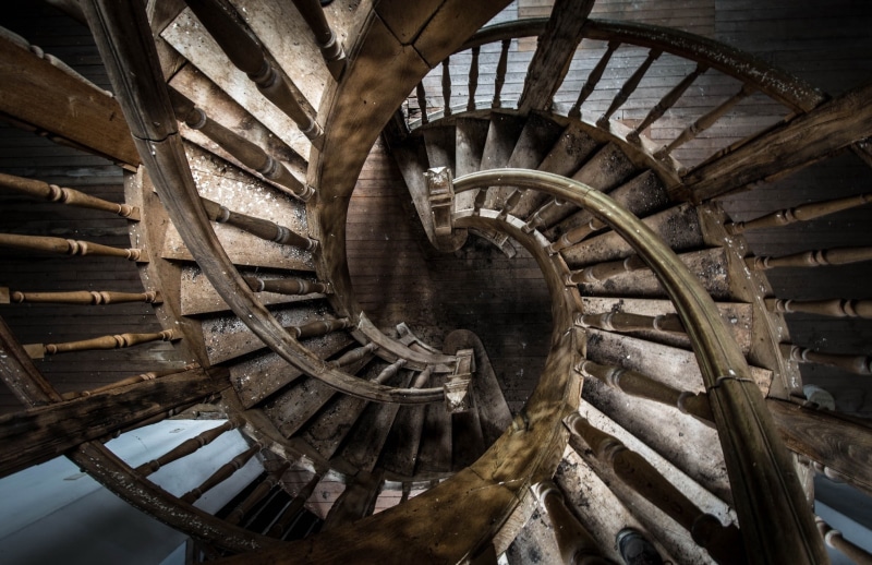 1080P, steps and staircases, high angle view, spiral staircase, indoors, wheel, weathered, day, staircase, history, spiral, architecture, design, railing