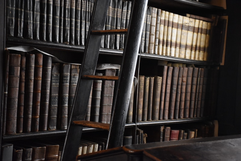 college, libro, stairway, livro, furniture, wood - material, order, building, bookcase, brown, staircase, indoors, dublin, athenaeum, books, large group of objects