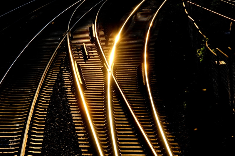 reflections, gleise, yield, railway, sunset, railroad track, light, fuel and power generation, photo, atmosphere, tracks, illuminated, sunbeam, mood, lighting