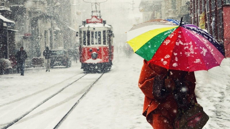 taksim square, snowfall, snowy, tramway, 1080P, istiklal avenue, istambul, turkey, umbrella, snow, snowing, tram, freezing, electrical, street, winter