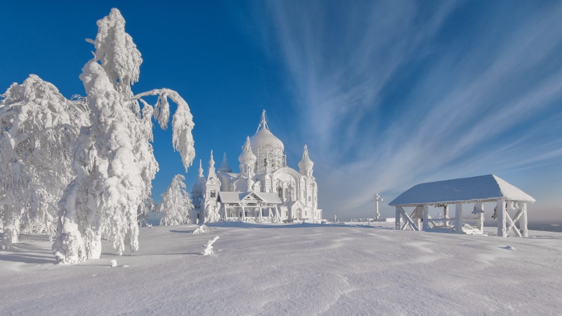 nature, snow, city, sunlight, sky, stone, day, blue, architecture, winter, outdoors, building exterior, built structure, spring, tourism, white color, water
