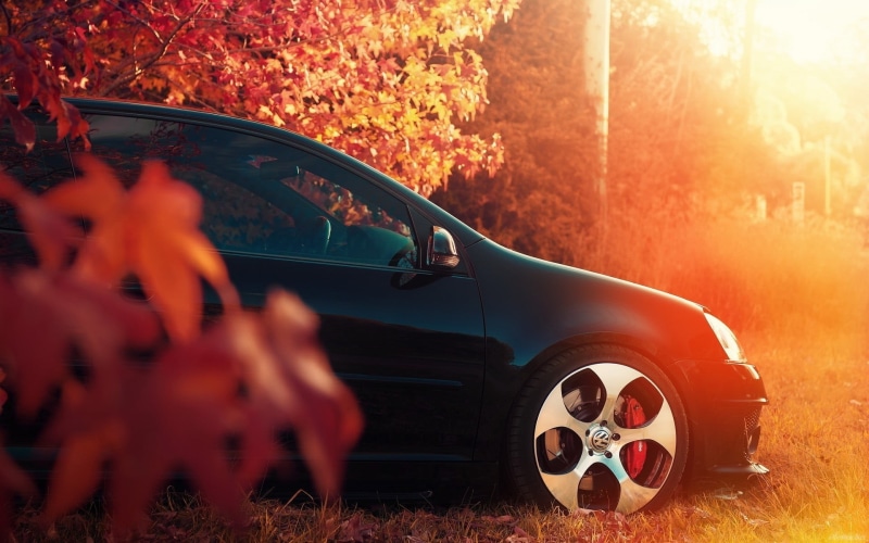 selective focus, change, motor vehicle, mode of transportation, Volkswagen, sunlight, 1080P, black, red, land, nature, tree, car, transportation, Volkswagen Golf Mk5