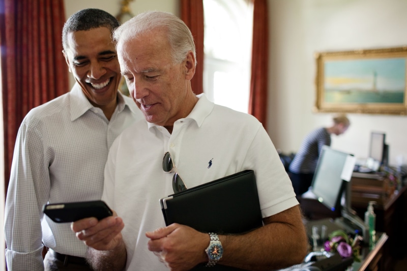 businessmen, senior Men, 4K, woman, togetherness, president of the united states, mobile phone, lifestyles, phone, desk, business Person, technology, secretary