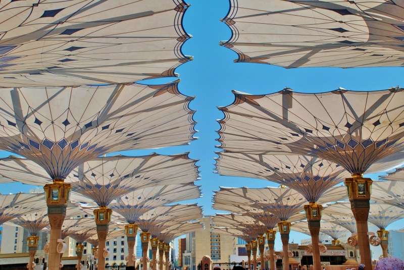 building exterior, ceiling, pattern, sunlight, mecca statue, white, mecca, city, lighting equipment, daytime, low angle view, day, mina, blue, nature, buildings