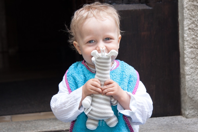 child, kiss, one person, portrait, frozen food, sweet food, food and drink, front view, teddy bear, giraffe, ice cream, temptation, young, blond, childhood