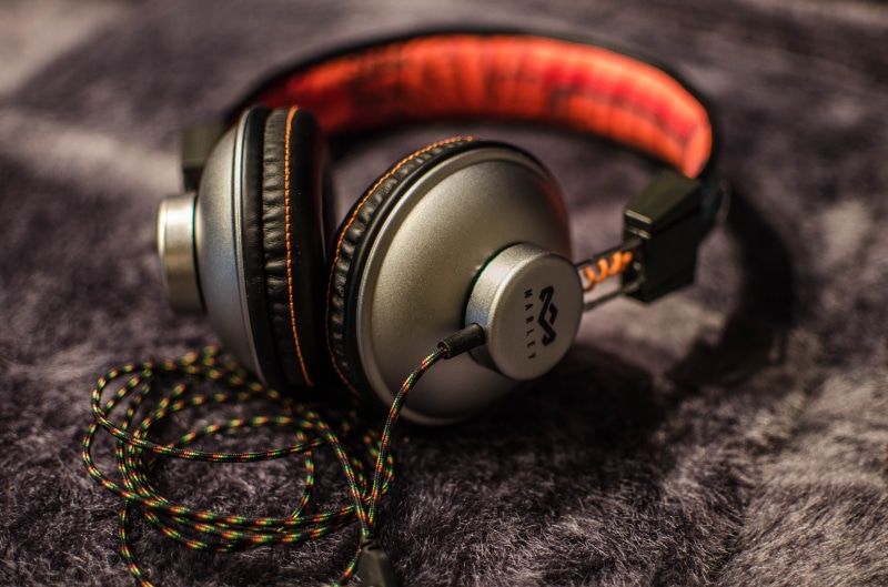 hifi, black color, photograph, sound studio, selective, listening, lens - optical instrument, focus, 4K, no people, according to, music playback, retro styled